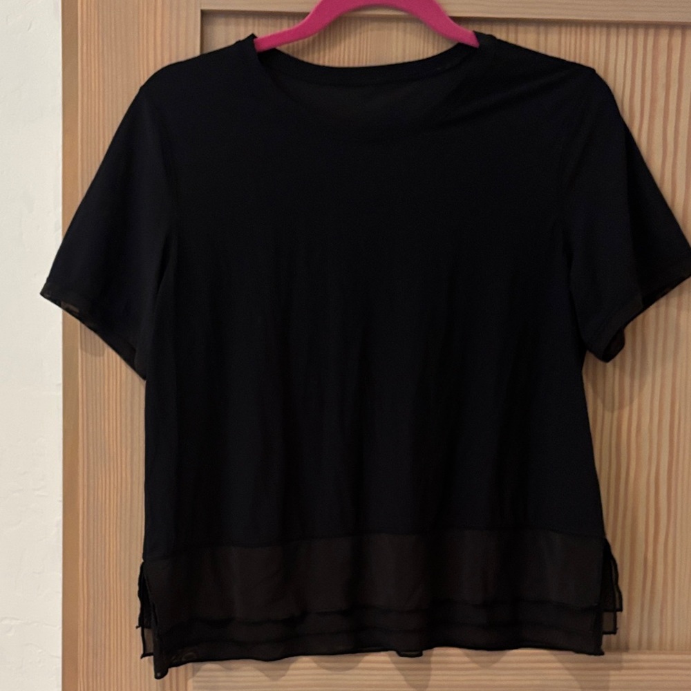 lululemon Black Women's Workout Top w Ruffle bottom